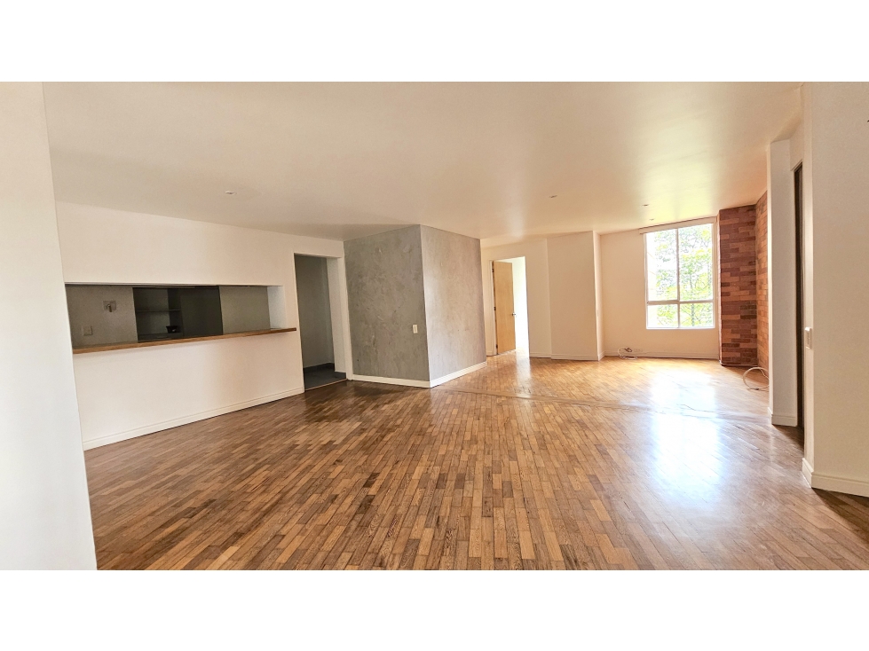 Venta apartamento en El Poblado, con terraza y para reformar — foto 4