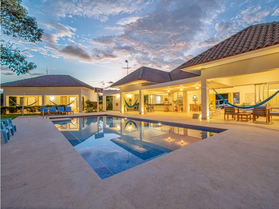 EN VENTA espectacular CASA DE CAMPO en Punta Canoa Cartagena