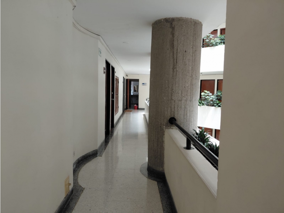 ARRIENDO OFICINA EN CONJUNTO BAVIERA — foto 6