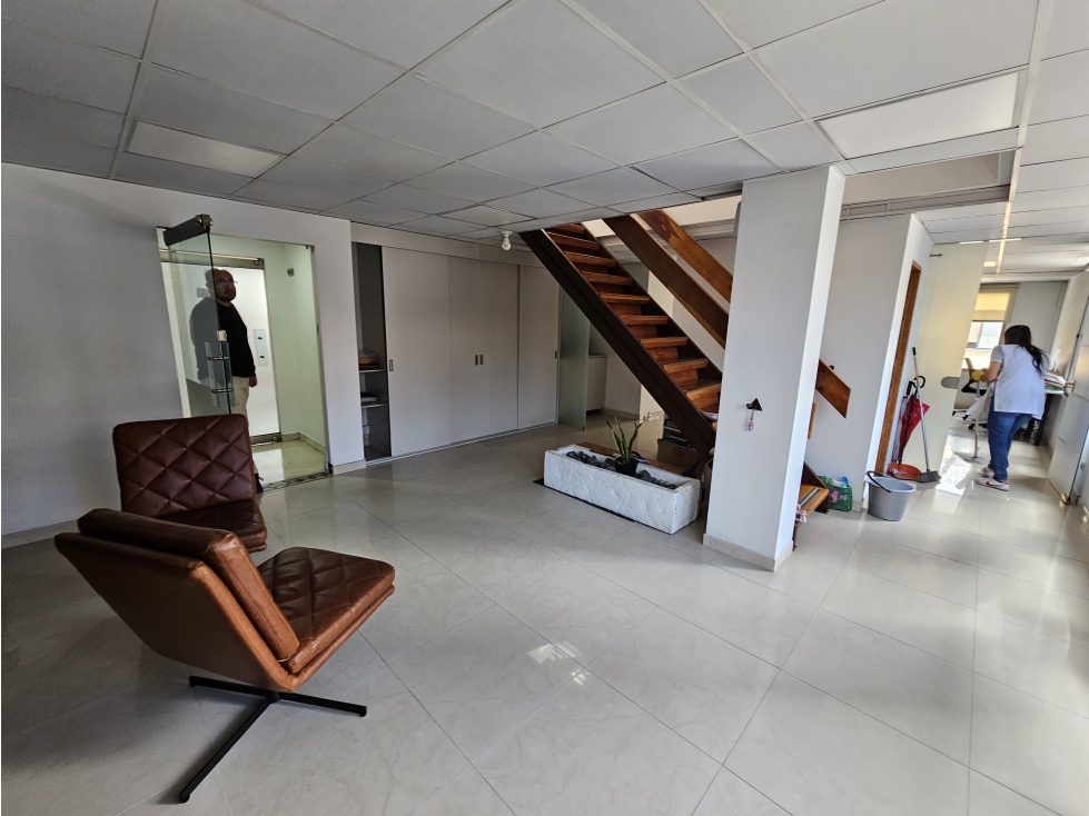 Oficina Dúplex en Venta o Arriendo Chicó | 153 m² | 3 Parqueaderos — foto 3