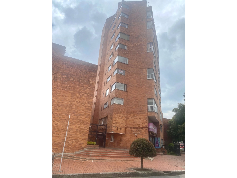 VENTA APARTAMENTO LOS HEROES/ EL LAGO — foto 3