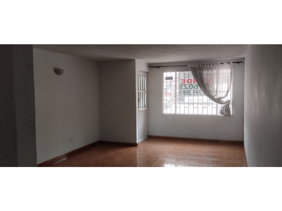 VENDO CASA BIFAMILIAR COMERCIAL EN MODELIA (EMN) — foto 4