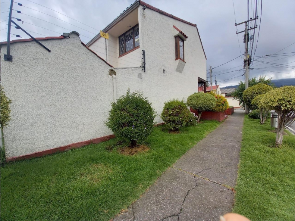 Se vende casa esquinera en Villa Magdala