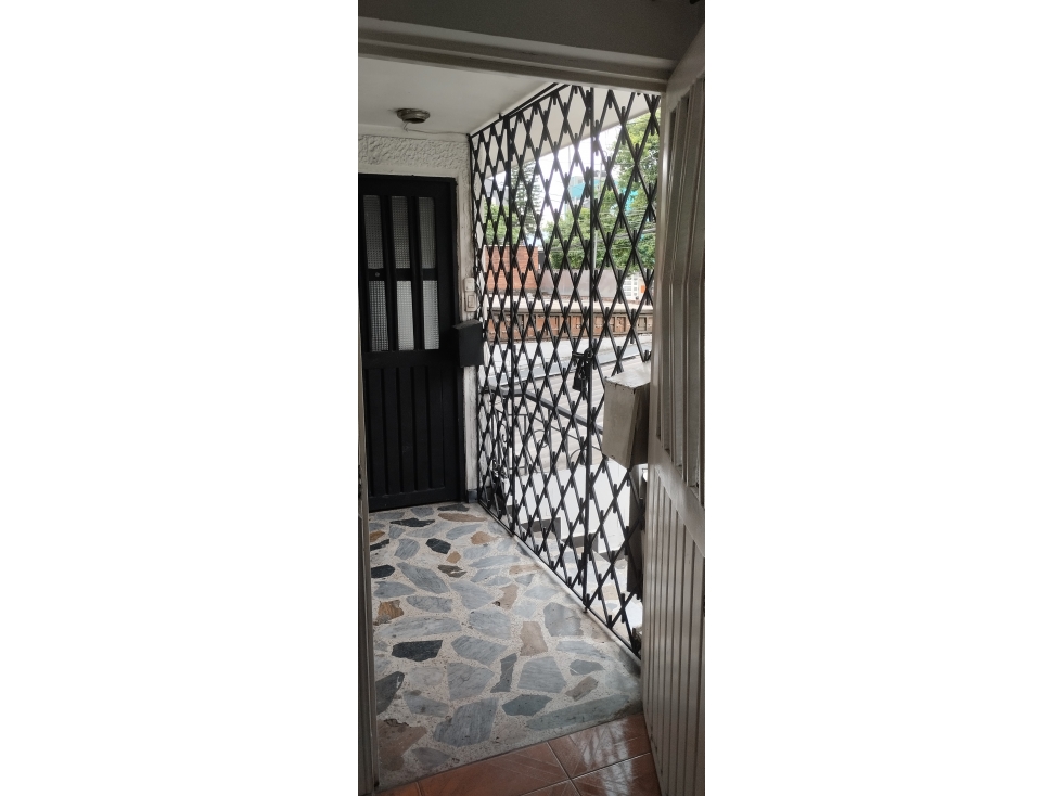VENDO CASA BIFAMILIAR COMERCIAL EN MODELIA (EMN) — foto 5