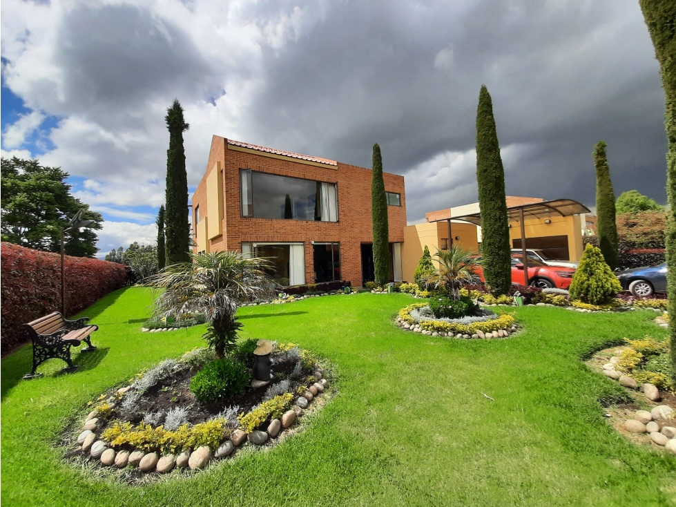 Se vende Casa Familiar en Cota - Parcelas a puerta cerrada - 1