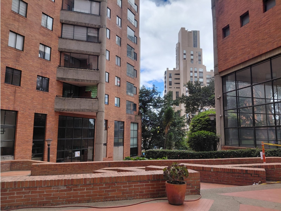 ARRIENDO OFICINA EN CONJUNTO BAVIERA — foto 2