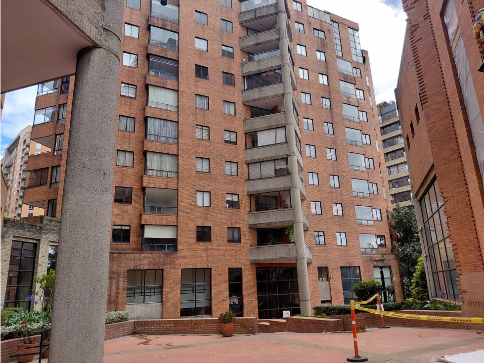 ARRIENDO OFICINA EN CONJUNTO BAVIERA — foto 4