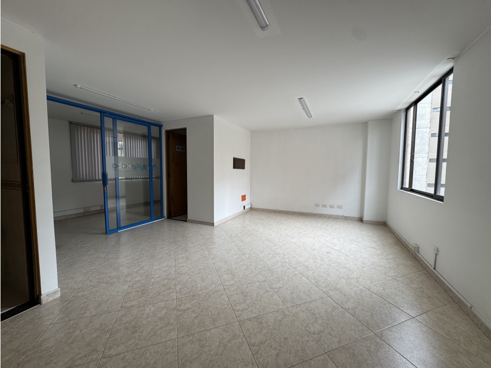 Arriendo oficina antiguo country Bogota — foto 3