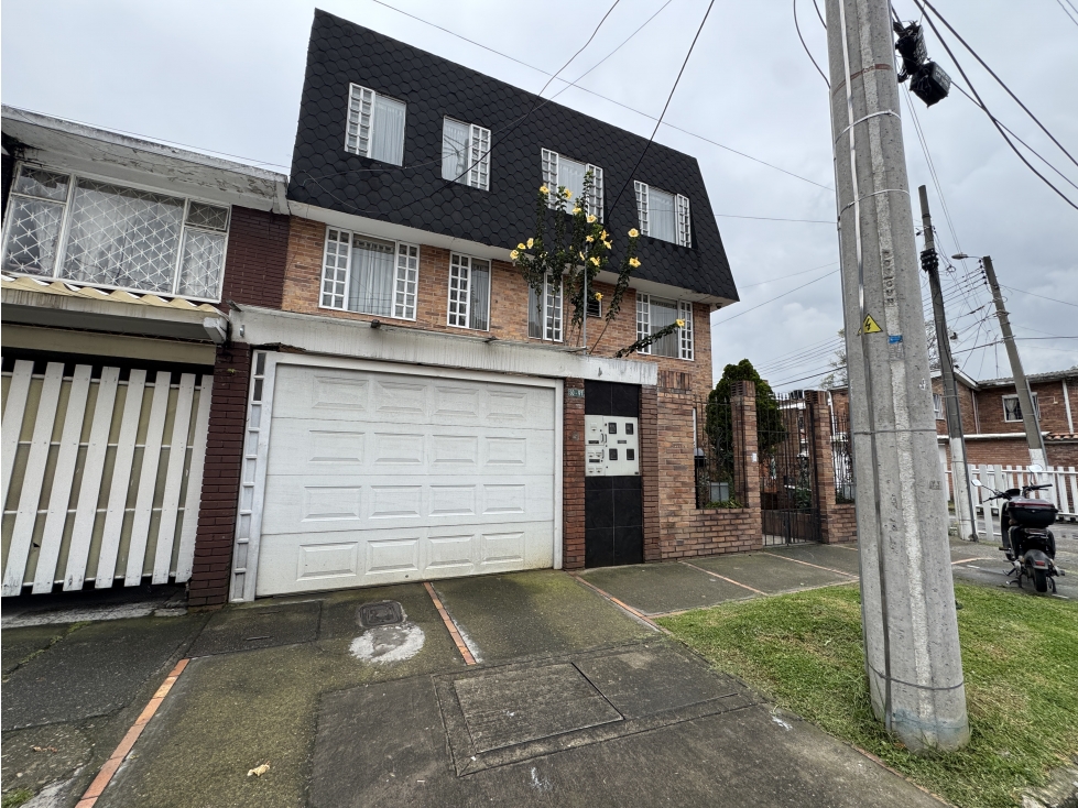 CASA ESQUINERA EN VENTA EN LA ESMERALDA TEUSAQUILLO BOGOTA
