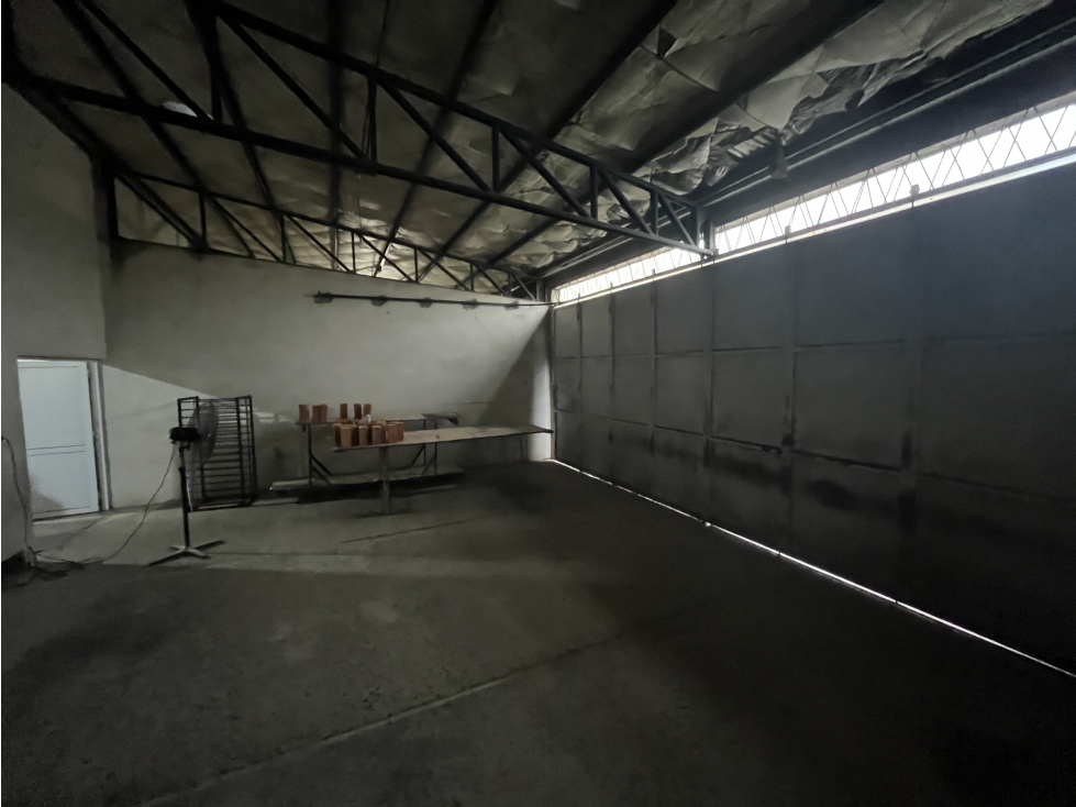 Se vende importante local industrial en María Grande - 2