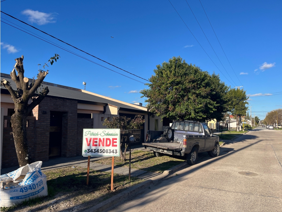 Se venden casas en María Grande sobre Belgrano - 1