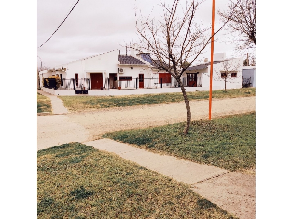 Se vende casa en María Grande sobre esquina - 1