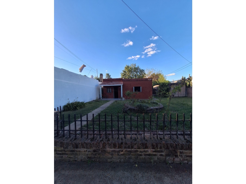 Se vende casa en Viale en calle Belgrano - 2