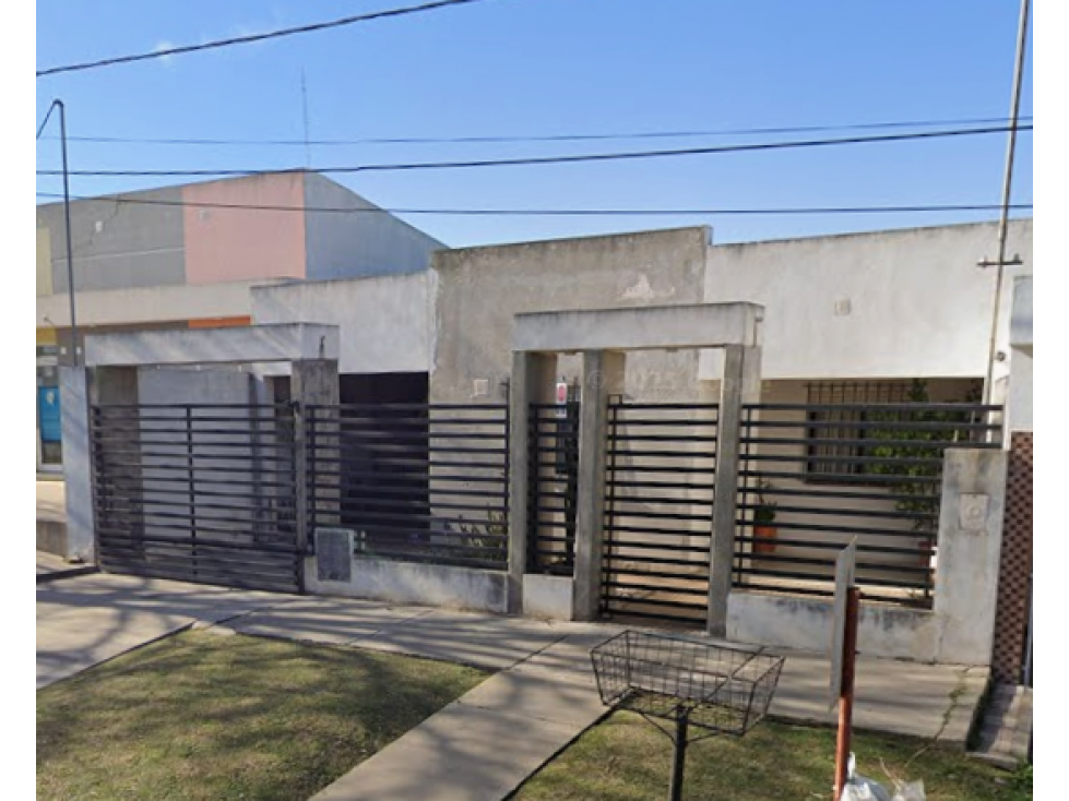 Se Vende Casa en Viale en calle 9 de Julio - 1