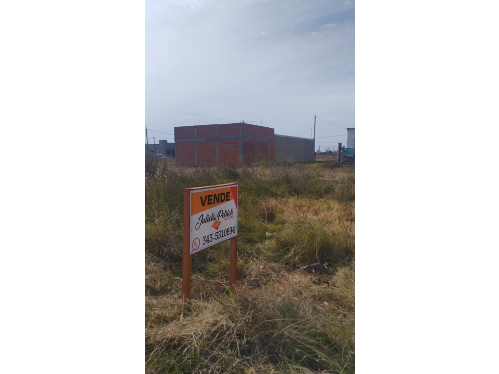 Terreno de 166 m2 a 10.000 usd se vende en Viale calle los Naranjos - 2