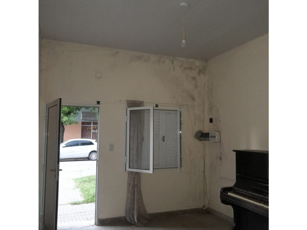 Se vende casa en Viale a Remodelar, sobre calle 9 de julio - 3