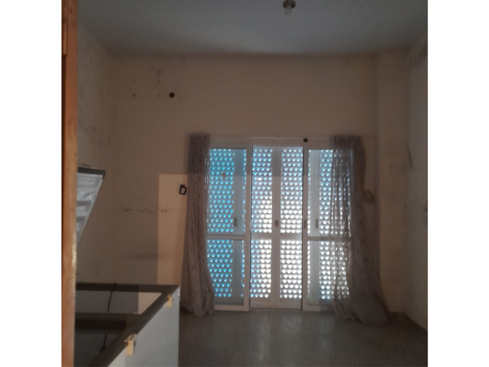 Se vende casa en Viale a Remodelar, sobre calle 9 de julio - 4