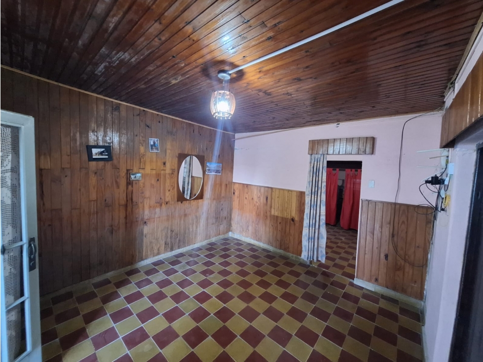 Se vende casa en Viale en calle Belgrano - 4