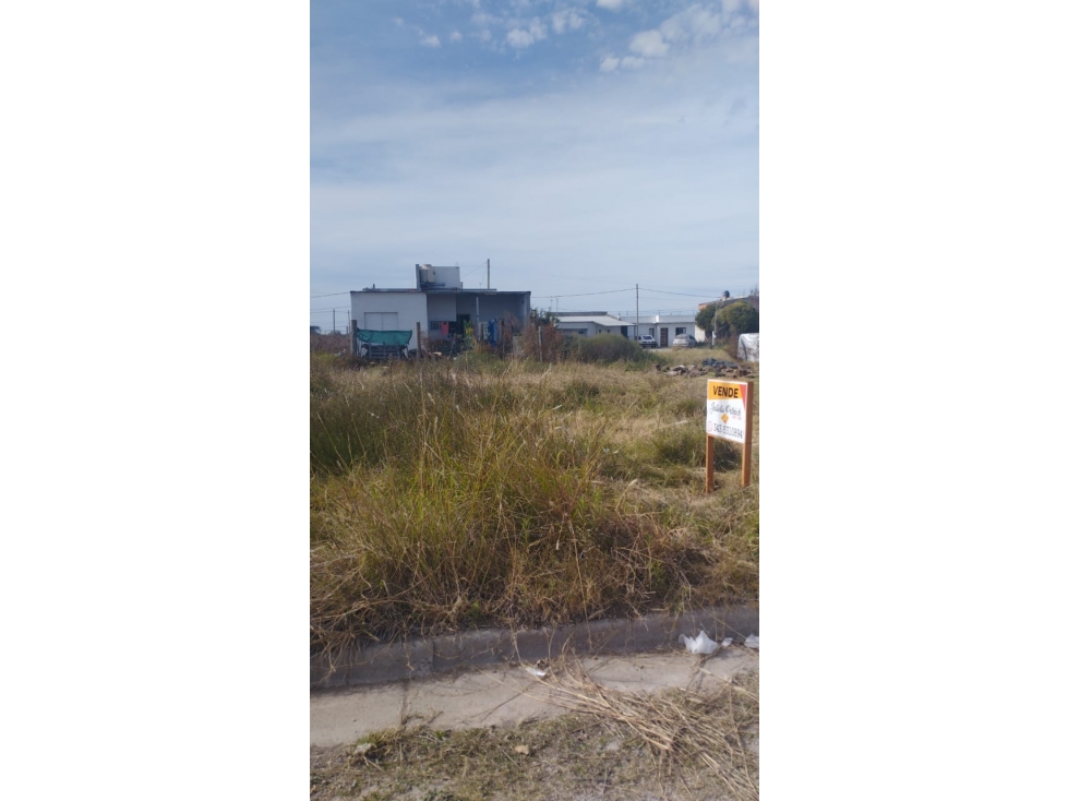 Terreno de 166 m2 a 10.000 usd se vende en Viale calle los Naranjos - 3