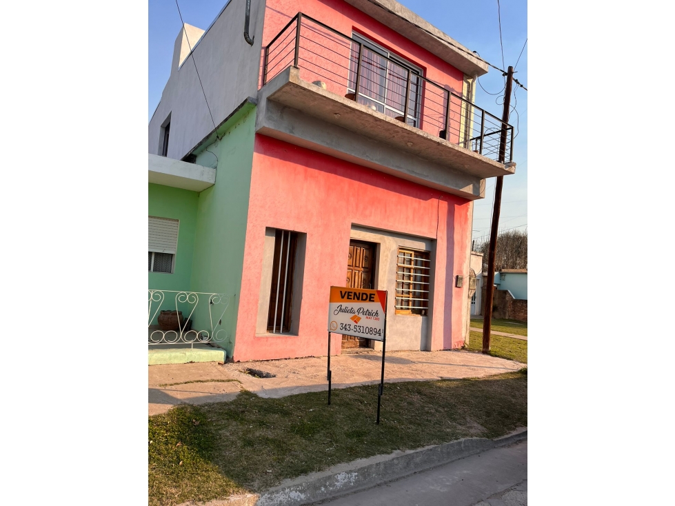 Casa de 2 pisos en Viale - 2