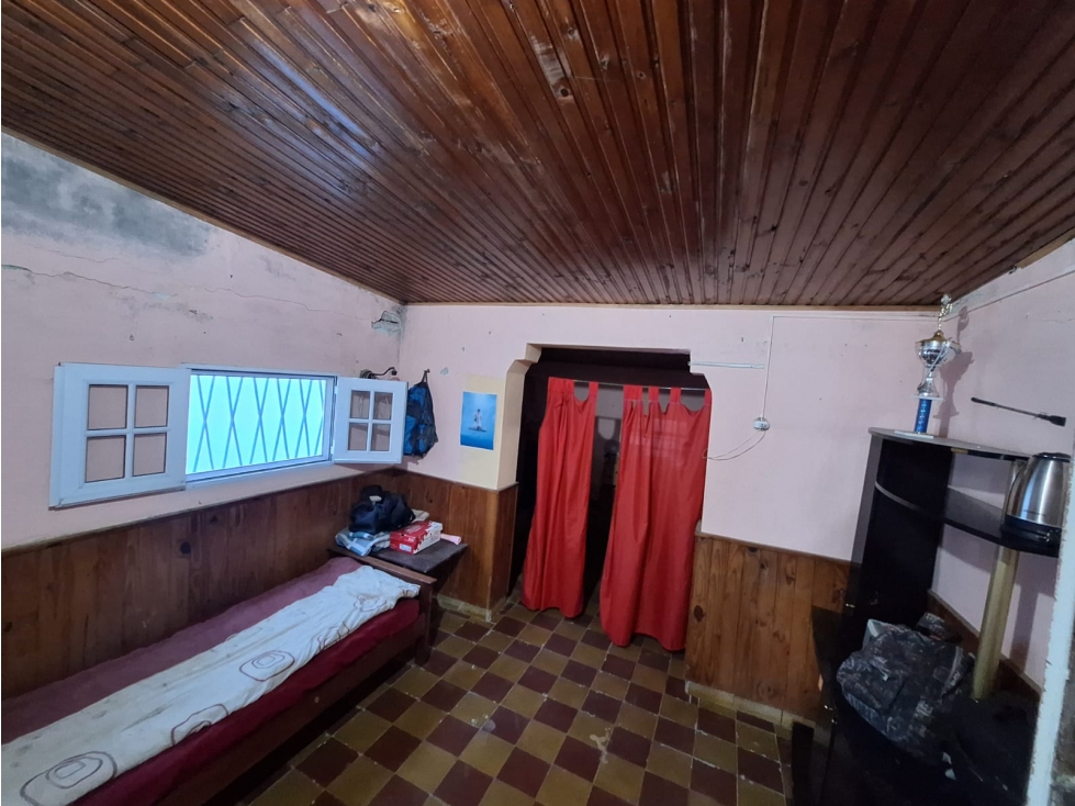 Se vende casa en Viale en calle Belgrano - 5