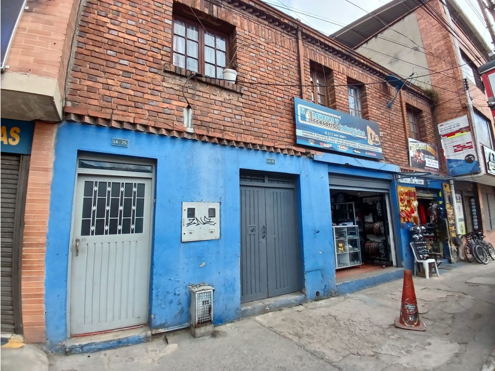 ACSI 1428. Se vende casa-lote en Puente Aranda.