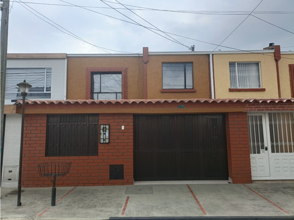 ACSI 1545. Se vende casa en Américas Occidental, Bogotá.
