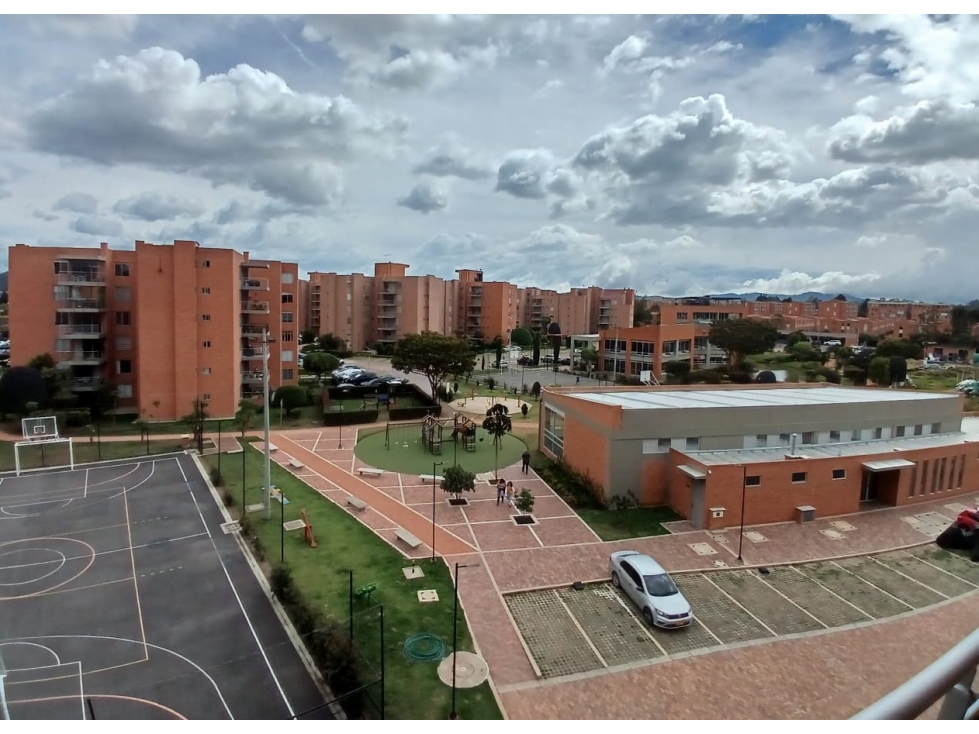 ACSI 1571. Se vende apartamento, Conjunto Alhambra, Madrid
