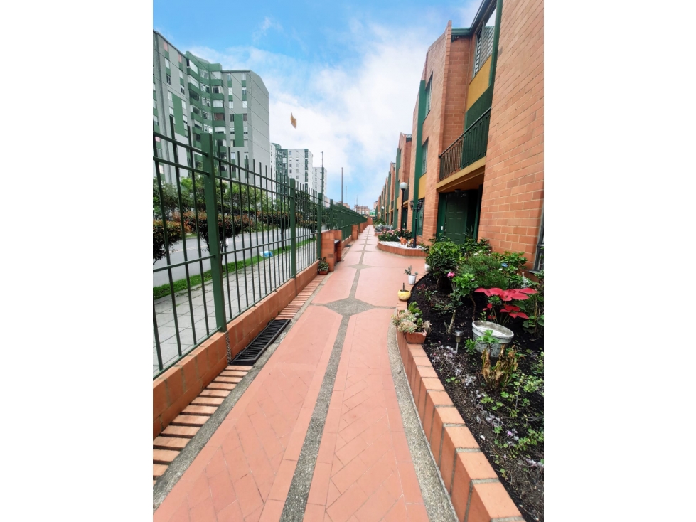 ACSI 1141. Casa en Venta Bogotá, Plaza de las Americas — foto 2