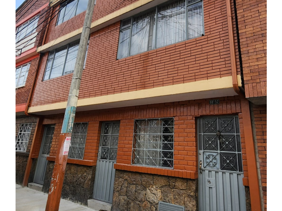 ACSI 1051. Casa en venta, Bellavista, Bogotá