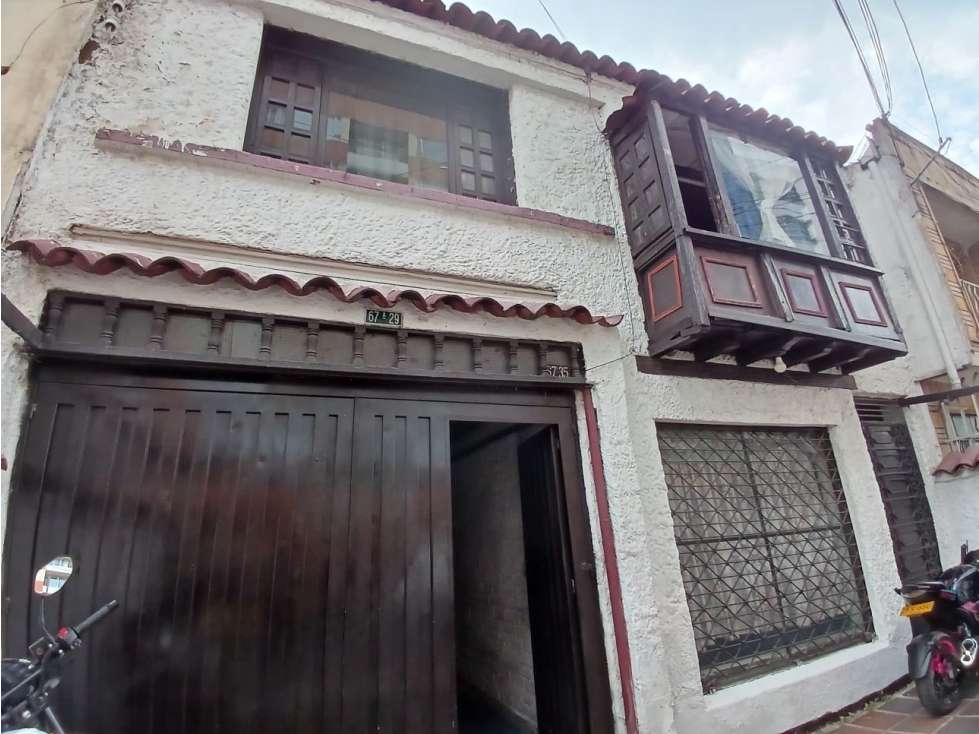 ACSI 1446. Se vende casa-lote en Bogotá, Sector de Barrios Unidos.