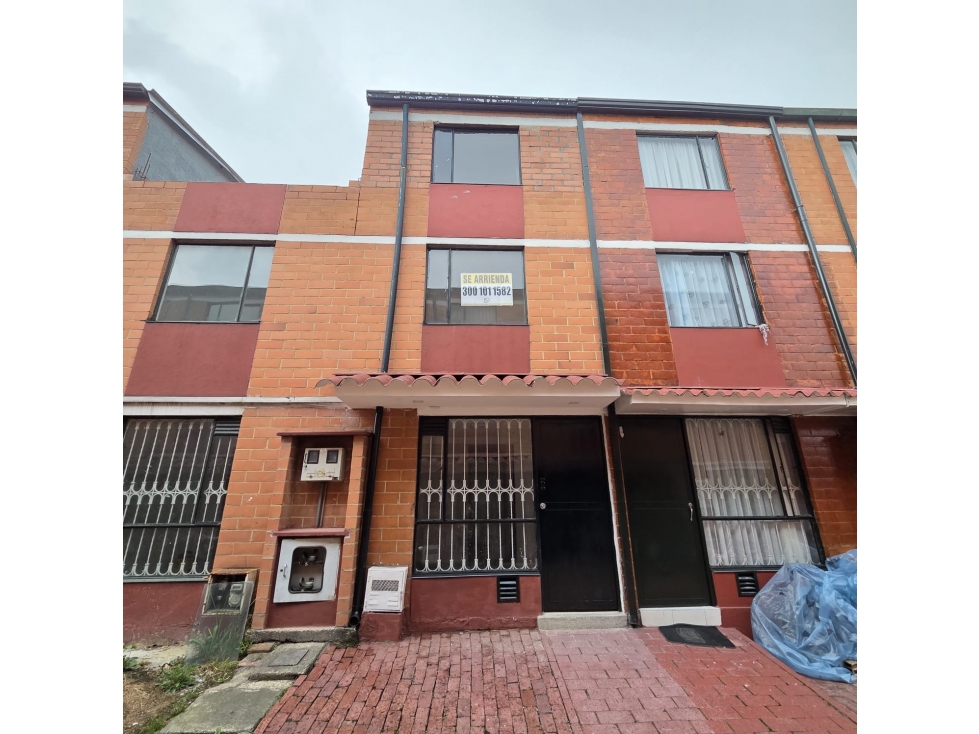 ACSI 1591. Casa en arriendo, Senderos de Engativá (Pueblo), Bogotá