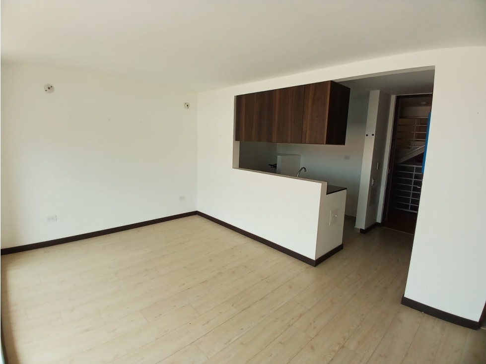 ACSI 1571. Se vende apartamento, Conjunto Alhambra, Madrid — foto 4