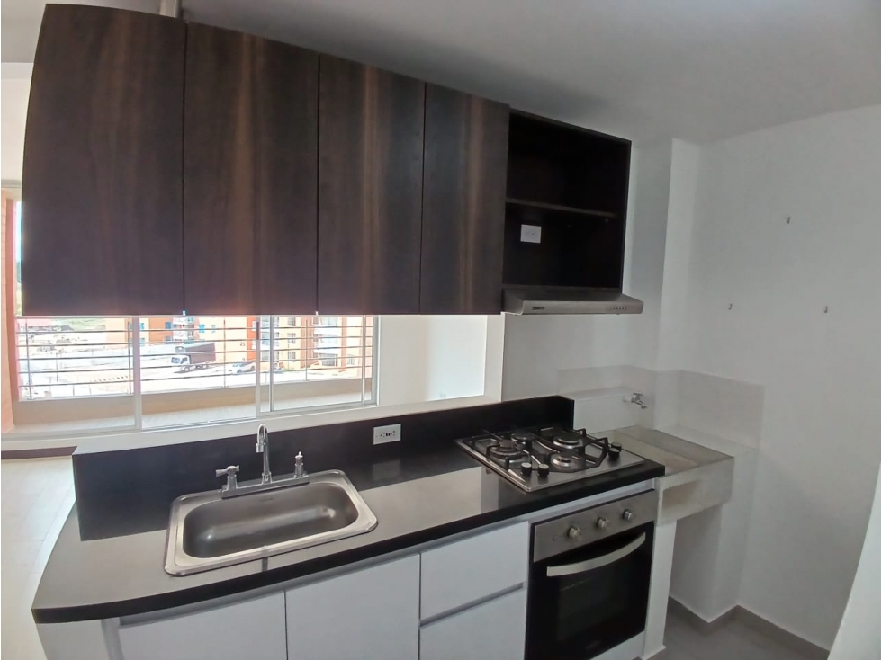 ACSI 1571. Se vende apartamento, Conjunto Alhambra, Madrid — foto 6