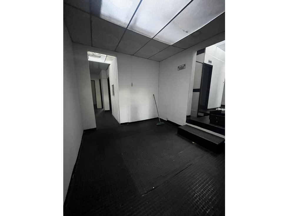 SE ARRIENDA LOCAL COMERCIAL EN EL CENTRO DE MANIZALES