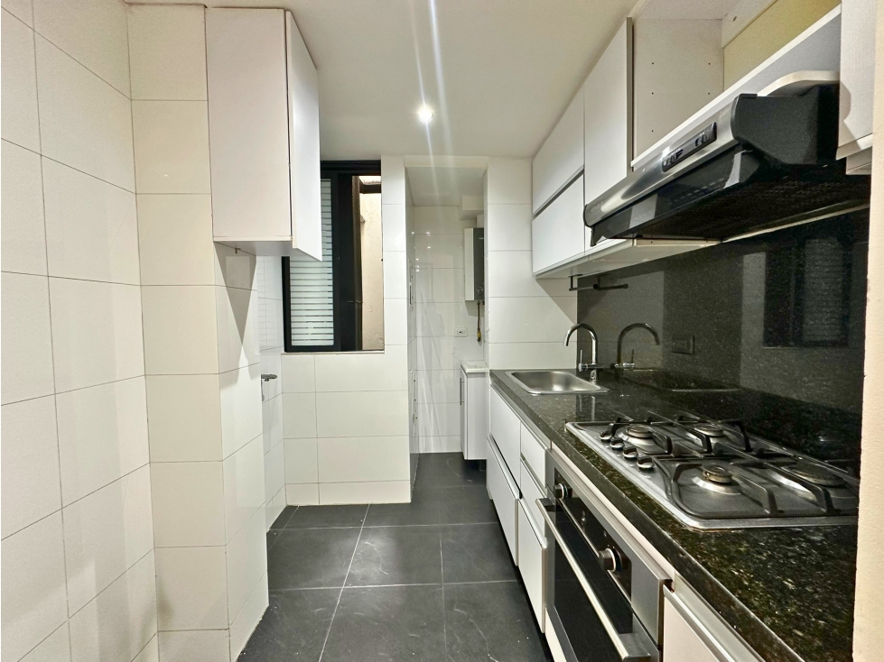 ARRIENDO APTO GRATAMIRA, 70 MTS, 2 HAB, 3 BAÑOS, 1 PARQ Y DEPÓSITO — foto 4