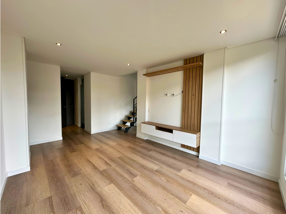 ARRIENDO APTO GRATAMIRA, 70 MTS, 2 HAB, 3 BAÑOS, 1 PARQ Y DEPÓSITO — foto 2