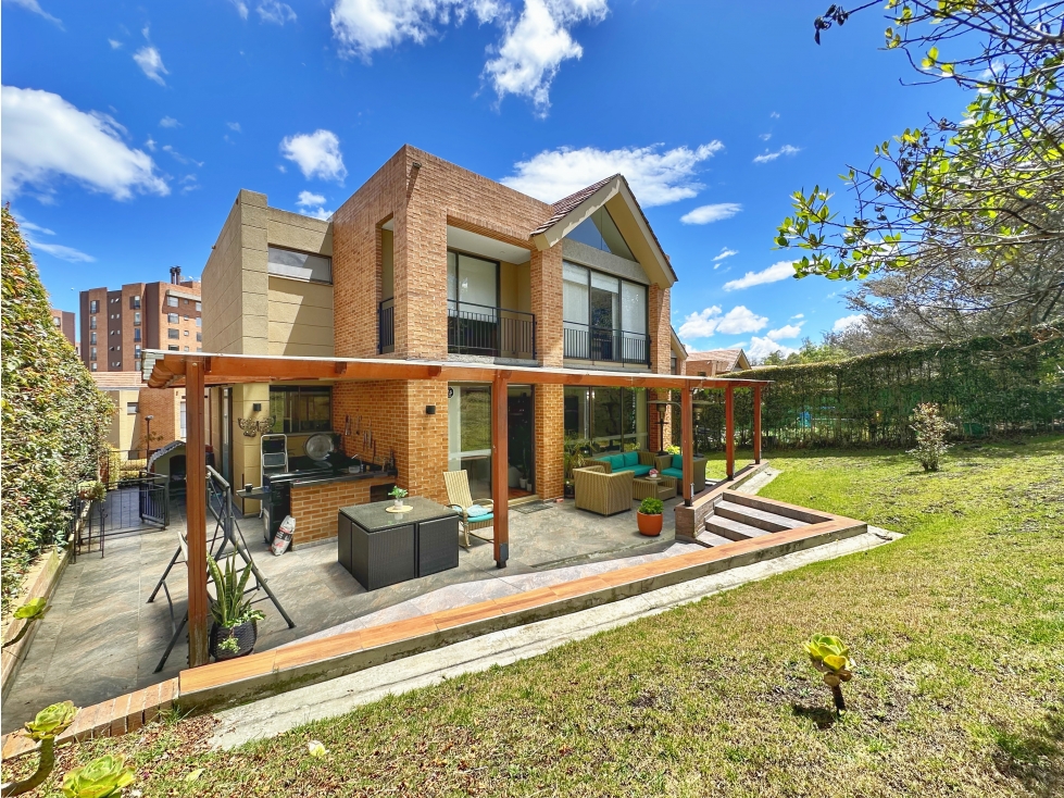 CASA ALTOS DE LA COLINA, 267 MTS CONST, 556 LOTE 3 HAB, 4 PARQ