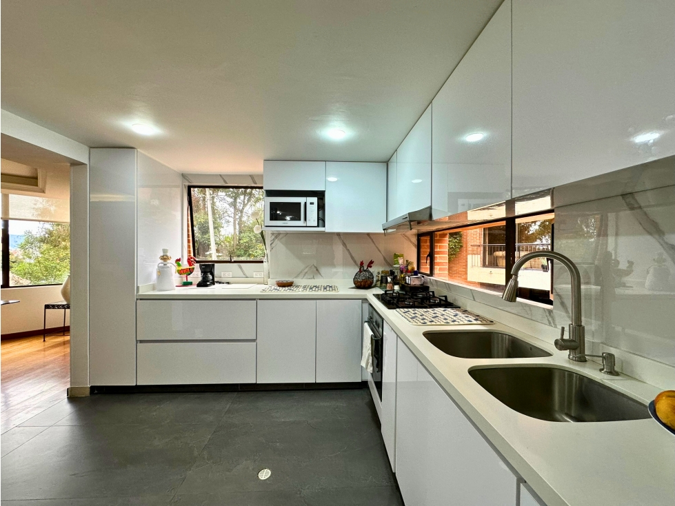 VENTA CASA DE NIVELES, PROVENZA, 320 MTS, 3 HAB, ESTUDIO, 2 PARQ — foto 2