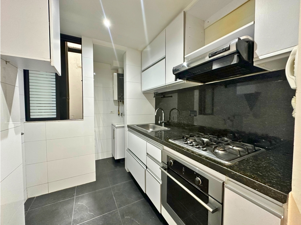 ARRIENDO APTO GRATAMIRA, 70 MTS, 2 HAB, 3 BAÑOS, 1 PARQ Y DEPÓSITO — foto 5
