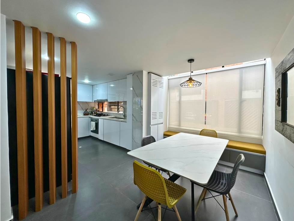 VENTA CASA DE NIVELES, PROVENZA, 320 MTS, 3 HAB, ESTUDIO, 2 PARQ — foto 3