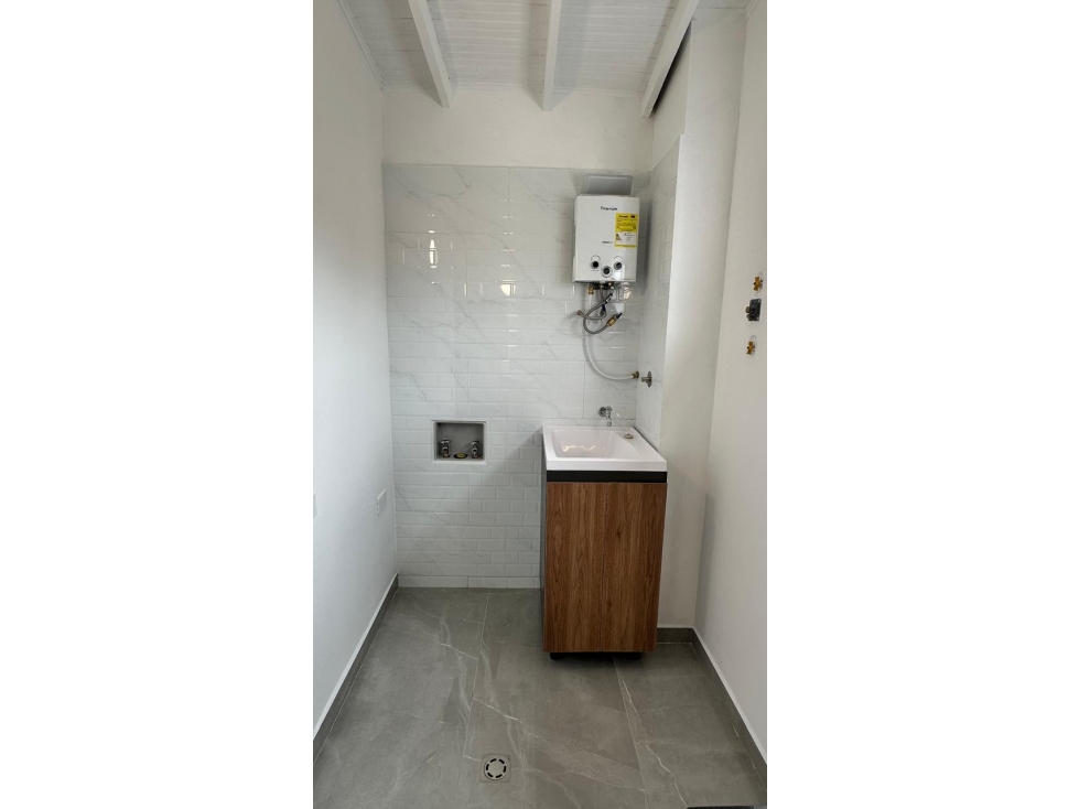 Moderno Apartaestudio Remodelado a la Venta - Laureles, Medellín — foto 2