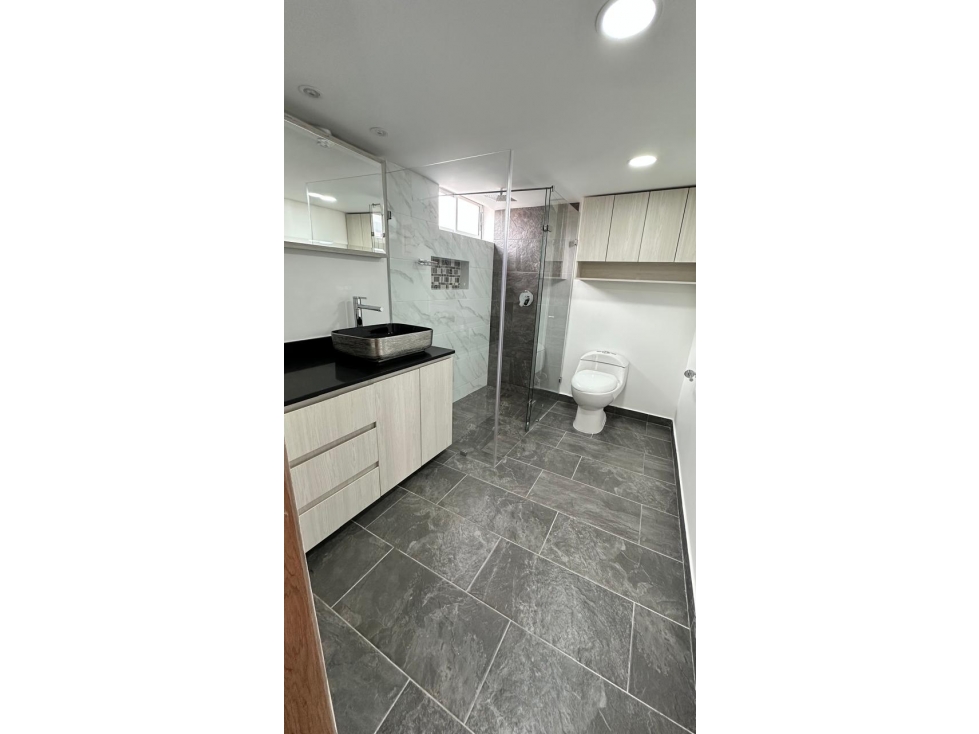 Moderno Apartaestudio Remodelado a la Venta - Laureles, Medellín — foto 4