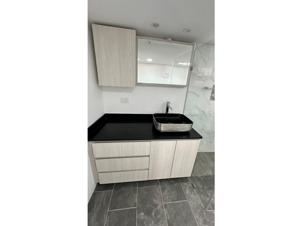 Moderno Apartaestudio Remodelado a la Venta - Laureles, Medellín — foto 5