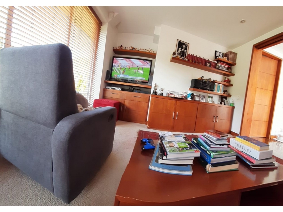 VENDO AMPLIA, ILUMINADA CASA EN CONJUNTO CERRADO VIA LA CALERA — foto 5
