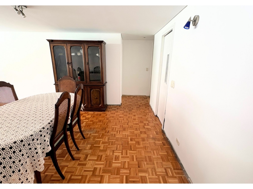 SE VENDE PARA REMODELAR APARTAMENTO INTERIOR EN CHICO — foto 2