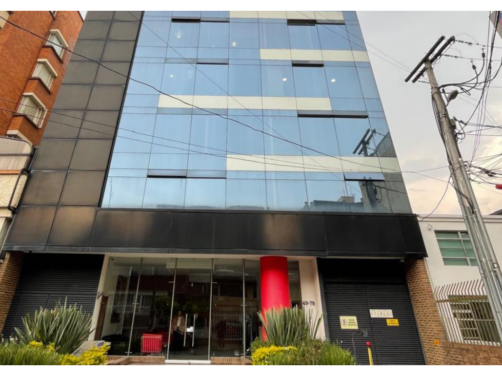 EN VENTA OFICINA 78 M² LA CASTELLANA 2 PARQUEADEROS