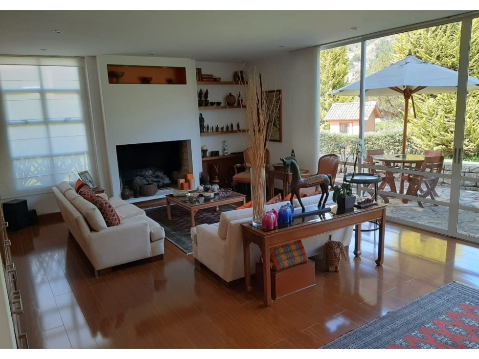 VENDO AMPLIA, ILUMINADA CASA EN CONJUNTO CERRADO VIA LA CALERA — foto 3