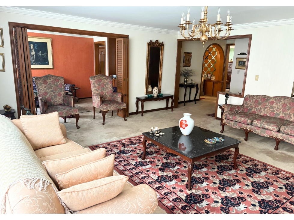 VENDO AMPLIO APARTAMENTO CON 3 SALAS EN CHICO — foto 3