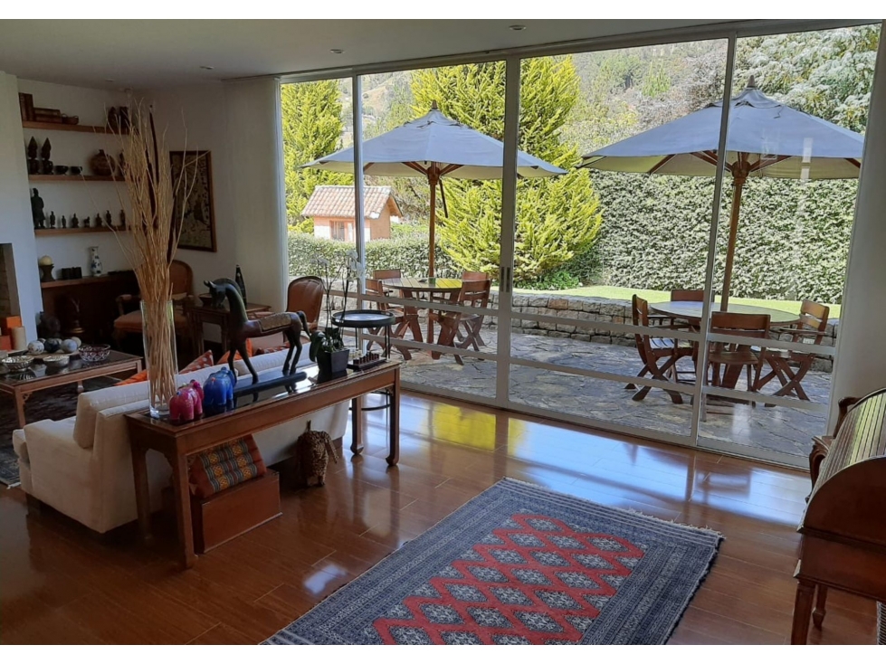 VENDO AMPLIA, ILUMINADA CASA EN CONJUNTO CERRADO VIA LA CALERA — foto 2